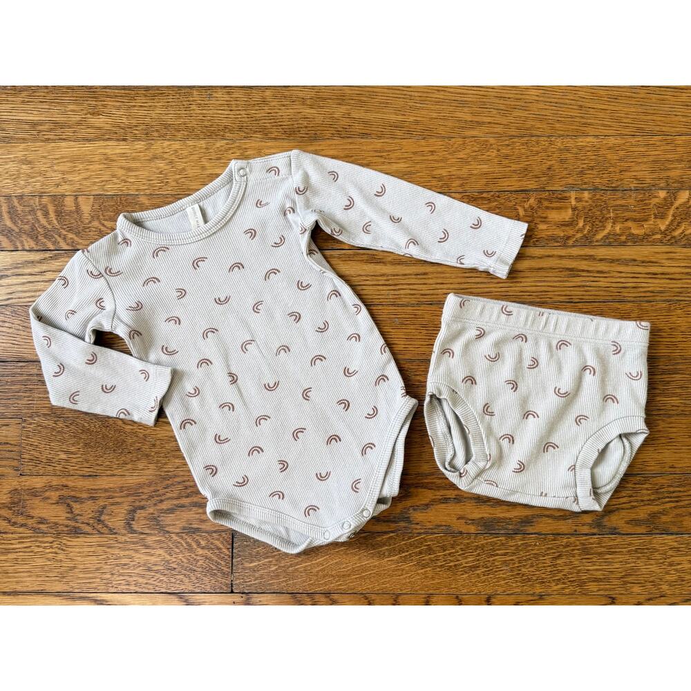 Quincy Mae Ribbed Rainbow Print Set Size 6-12 Months